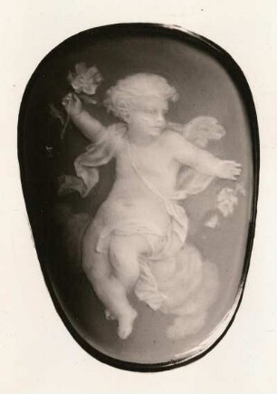 Vase : Vase. Meißner Porzellan (um 1890). Putten-Medaillon in pâte-sur-pâte-Technik. Dresden: Kunstgewerbemuseum