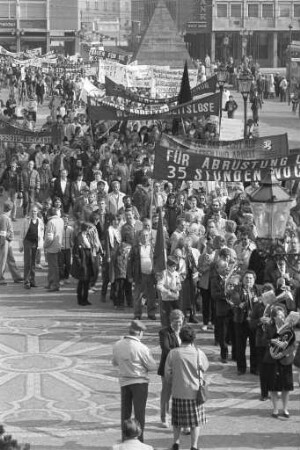 Maikundgebung des Deutschen Gewerkschaftsbundes DGB auf der Seebühne im Stadtgarten zum "Tag der Arbeit"