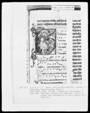 Missale — Initiale B (enedicite domino), darin Kampf des Erzengels Michael mit dem Drachen, Folio 240verso