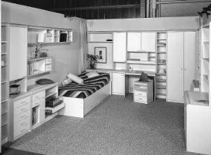 Jugendzimmer Team : Leipzig. Leipziger Herbstmesse, 1986. Jugendzimmer Team. Holz, beschichtet, weiß und grau (1986; VEB Thüringer Möbelkombinat Suhl)