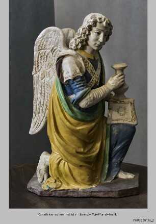 Engel mit Kerzenhalter