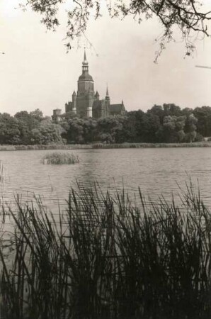 Stralsund. Marienkirche. Ansicht über den Frankenteich (vom Bahnhof)