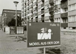 Hinweisschild für die Leipziger Messe VMI Möbel aus der DDR - Halle 15