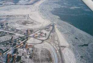 Vereister Hafen Norderney mit Riffgat