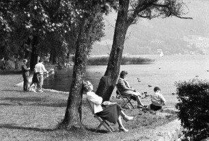 Bad Wiessee: ruhende Kurgäste an der Seepromenade