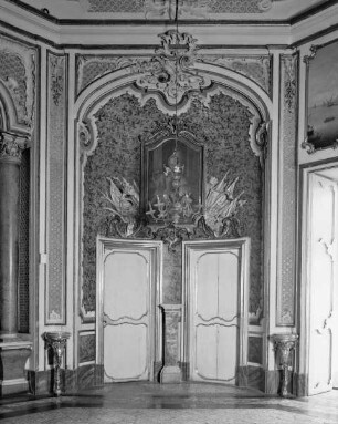 Salone & Ballsaal — Nische mit zwei Türen