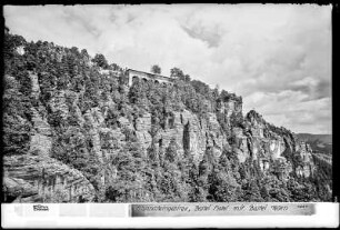 Bastei Hotel mit Bastei-Felsen