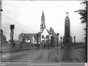 Sängerfest: Hohenzollernplatz (jetzt Friedrich-Ebert-Anlage) mit Matthäuskirche und Monumentalstele zu Ehren des Besuches von Kaiser Wilhelm II von Osten