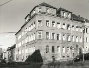 Mittweida, Dr.-W.-Külz-Straße 7. Wohnhaus. Eckansicht mit Fassade Oststraße