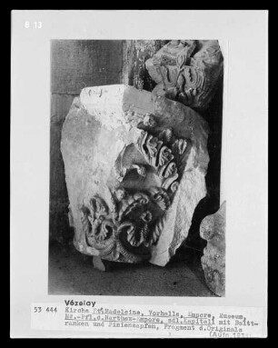 Vézelay, Fragment eines Blattkapitells