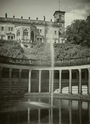 Dresden. Schloß Albrechtsberg. Gartenseite, Terrassenanlage, Blick zum Schloß