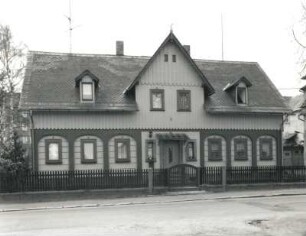 Ebersbach-Neugersdorf, Friedrich-Ludwig-Jahn-Straße 6. Wohnhaus (1886/1900)