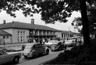 Freiburg i. Br.: Hauptbahnhof mit Vorplatz