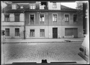 Potsdam, Hermann-Elflein-Straße 32. Wohnhaus mit Laden (18. Jh.). Straßenfront