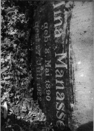 Grabstein 188 (Index: 100100172) Maße HxBxT: 129x37x17 cm Symbolik: Kranz mit Schleife: Grabstein 188A