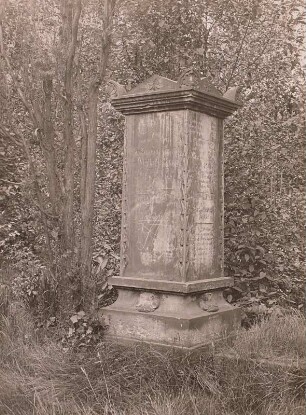 Dresden, Eliasfriedhof. Grabmal für Ernestine Auguste Schüller