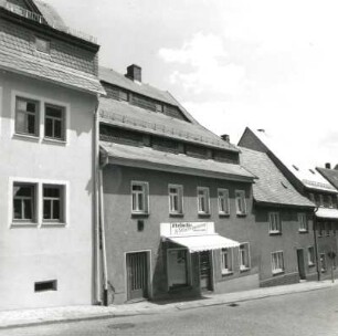 Oederan, Lange Straße 7. Wohnhaus mit Laden (Fleischerei). Straßenansicht
