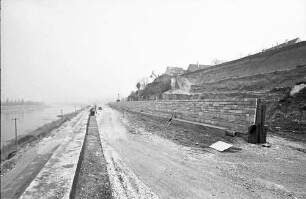 Rheinweiler: Gesamtansicht der Stützmauer