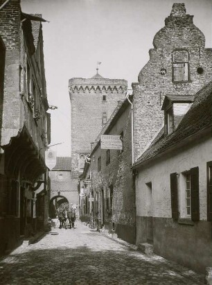 Zons, Zolltor : Zons. Zolltor mit Rheinstraße