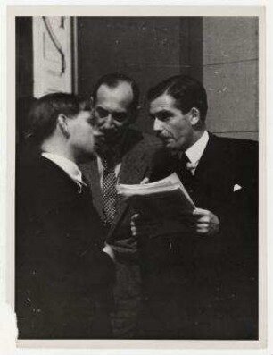 Anthony Eden und Oberst Józef Beck während eines Treffens im Völkerbund in Genf. links: Walters (britischer Untersekretär im Völkerbund), mitte: Oberst Józef Beck, rechts: Anthony Eden