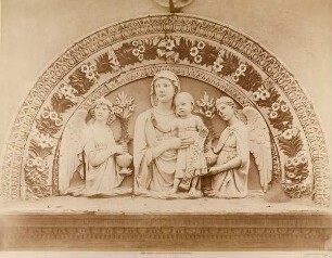 Firenze - Lunetta di Luca della Robbia in Via dell'Agnolo
