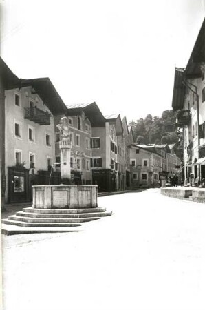 Berchtesgaden. Markt mit Löwenbrunnen