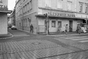 Raubüberfall mit Geiselnahme auf die Durlacher Zweigstelle der Dresdner Bank in der Pfinztalstraße 24