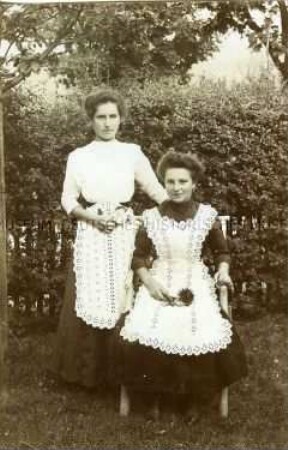 Junge Frauen (Konfirmation?)