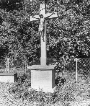 Friedhofskreuz (Friedhofsanlage); Obertshausen, Schwarzbachstraße 11