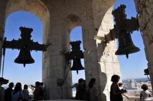Cadiz - Glockenturm und Besucher