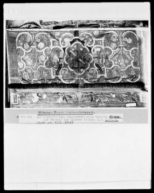 Altarantependium mit Leidenswerkzeugen Christi aus Kloster Neuburg a. D.
