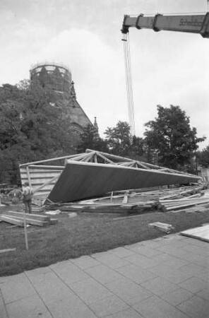 Wiederaufbau der im Zweiten Weltkrieg zerstörten Turmspitze der Christuskirche Karlsruhe