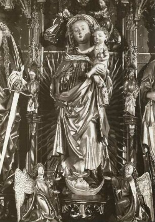 Marienaltar: Verkündigung, Geburt Christi, Anbetung, heilige Sippe (1. Wandlung des Marienaltars); Christus am Ölberg, Dornenkrönung, Kreuzigung, Kreuztragung (2. Wandlung des Altars)