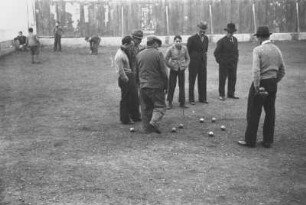 Boulespiel : Gruppe von Männer beim Boulespiel