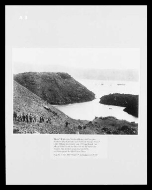 Blick vom Nordostabhang des Georgios-Vulkans (Nea Kaimeni) auf die Bucht "Sta dyo nisia"