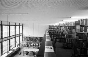Freiburg: Amerikahaus, jetzt Carl-Schurz-Haus, Bibliothek, oben