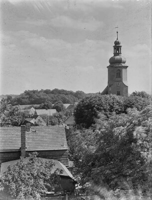 Ostro. Blick auf die St.-Benno-Kirche