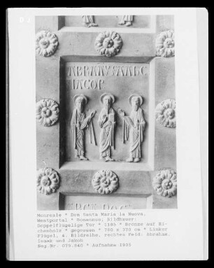 Bronzetür des Westportals — Linker Flügel, 4. Bildreihe, rechtes Feld: Abraham, Isaak und Jakob