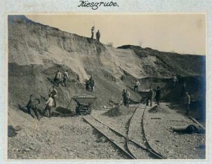 Foto der Grube zur Kiesgewinnung für Betonbauten bei der Napoleoninsel