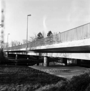 Konrad-Adenauer-Ring: Travebrücke: Blick von Westen