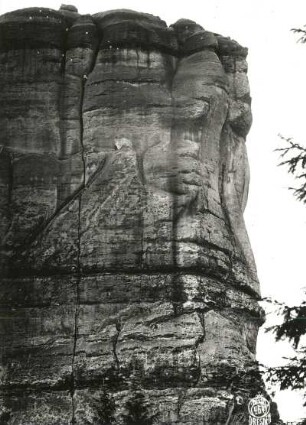 Sächsische Schweiz, Schrammsteine. Falkenstein. Seilschaft Ehrhardt Renger im oberen Teil des Südrisses (VIIa)