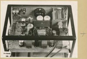 Feldstärkenmesser HF 2807a, geöffnet, Draufsicht, Foto 1954