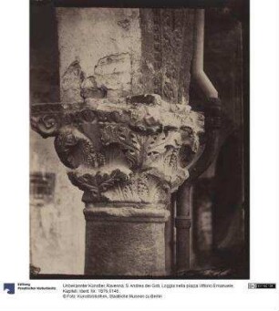 Ravenna, S. Andrea dei Goti, Loggia nella piazza Vittorio Emanuele, Kapitell