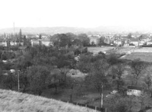 Dresden-Stetzsch. Blick vom Mobschatzer Elbtalhang mit Haltepunkt Stetzsch nach Norden (Radebeul) gegen Lößnitz