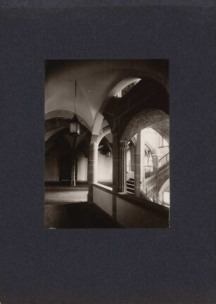 Amtsgericht, Berlin-Weißensee: Korridor und Treppenhaus