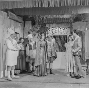 Sorbisches Volkstheater: "Dornröschen" : Bautzen. Deutsch-Sorbisches Volkstheater. Szene aus einem Theaterstück