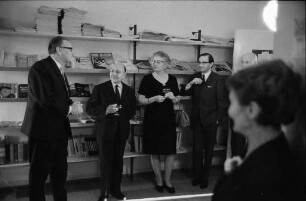 Empfang der Deutsch-Französischen Gesellschaft im französischen Leseraum in der Karl-Friedrich-Straße für den nach Karlsruhe zurückgekehrten M. Francois Gachot