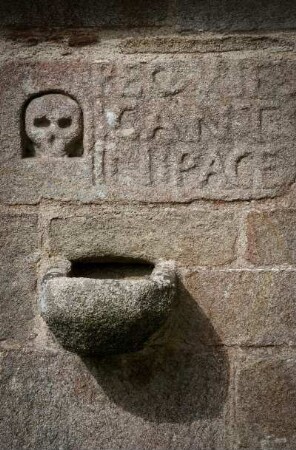 Frankreich. Bretagne. Finistere. Combrit. Kirche. Beinhaus. 17 Jahrhundert. Detail