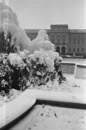 Eisgebirge am Friedrichsplatz.
