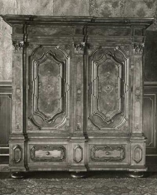 Kleiderschrank